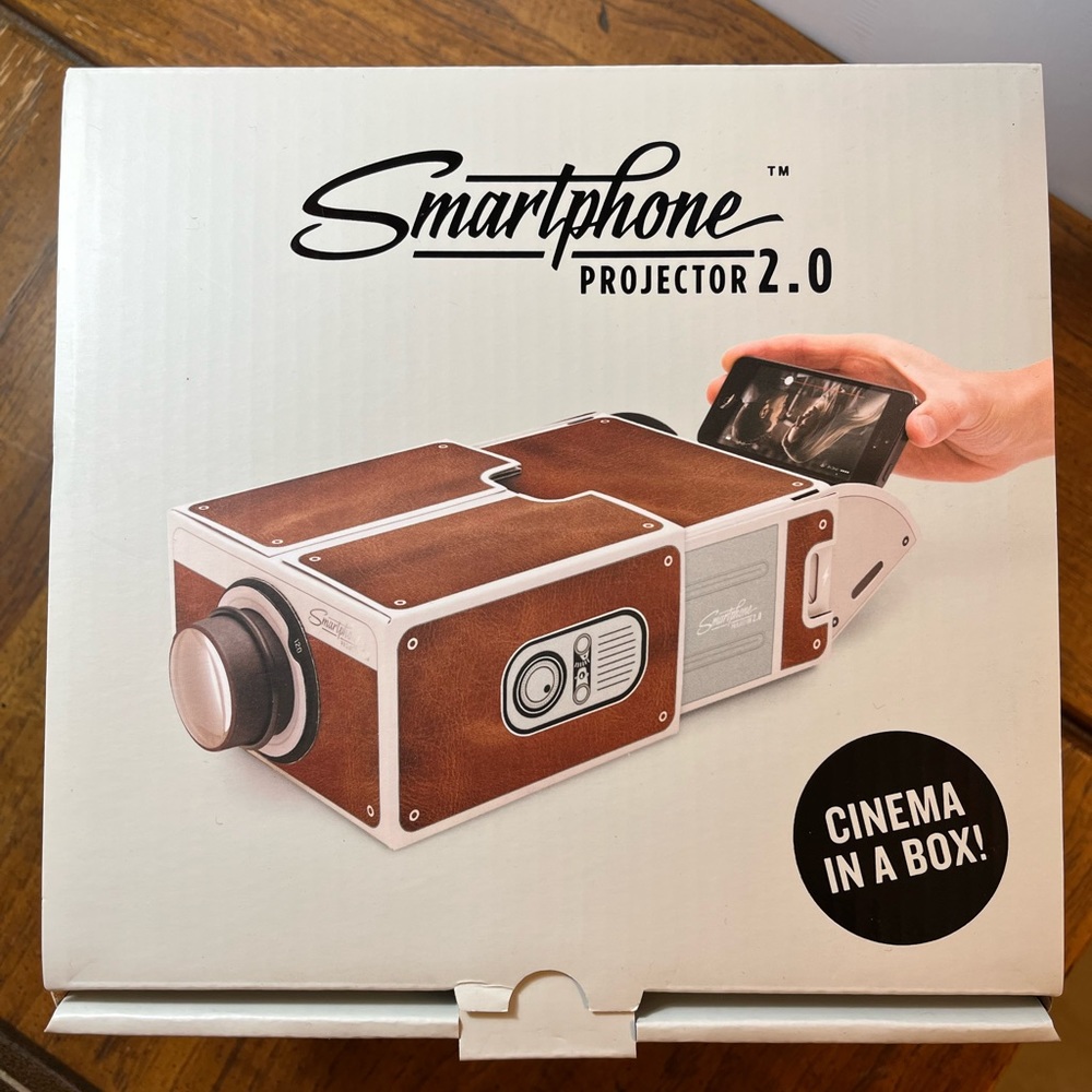 Smartphone Projector 2.0 - Cinema in a box